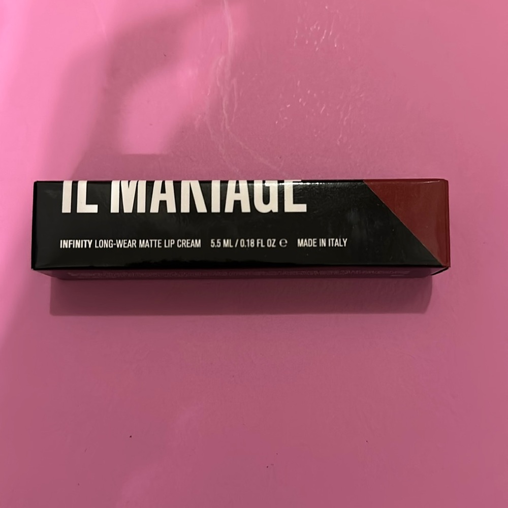 IL Makiage long wear matte lip cream,, brand new